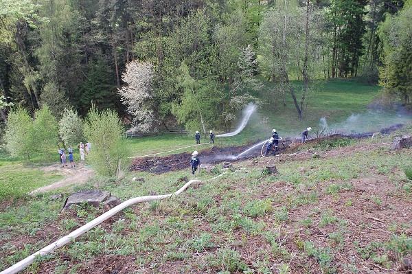 Požár lesa - Rtyně v Podkr., 1.5.2012