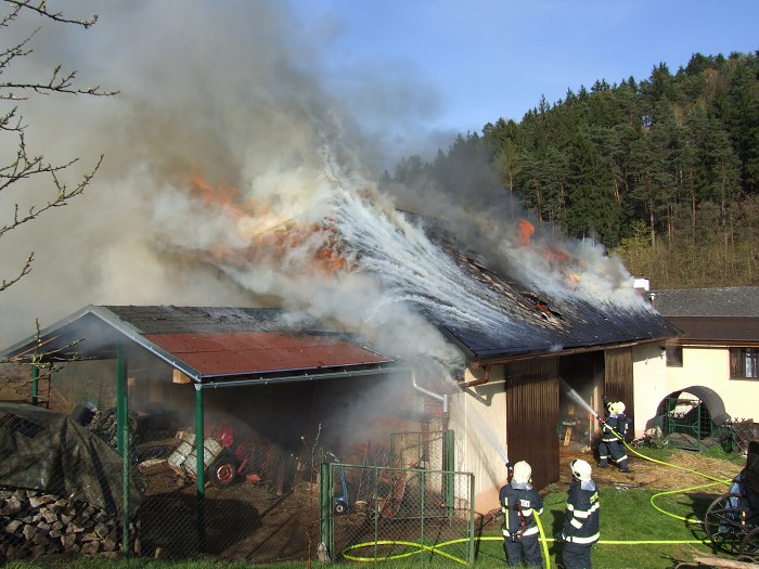 Požár stodoly, Úpice - 17.4.2014